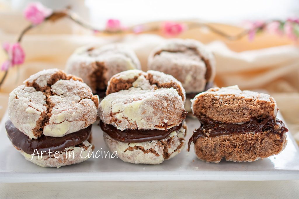 Biscuits moelleux fourrés au chocolat