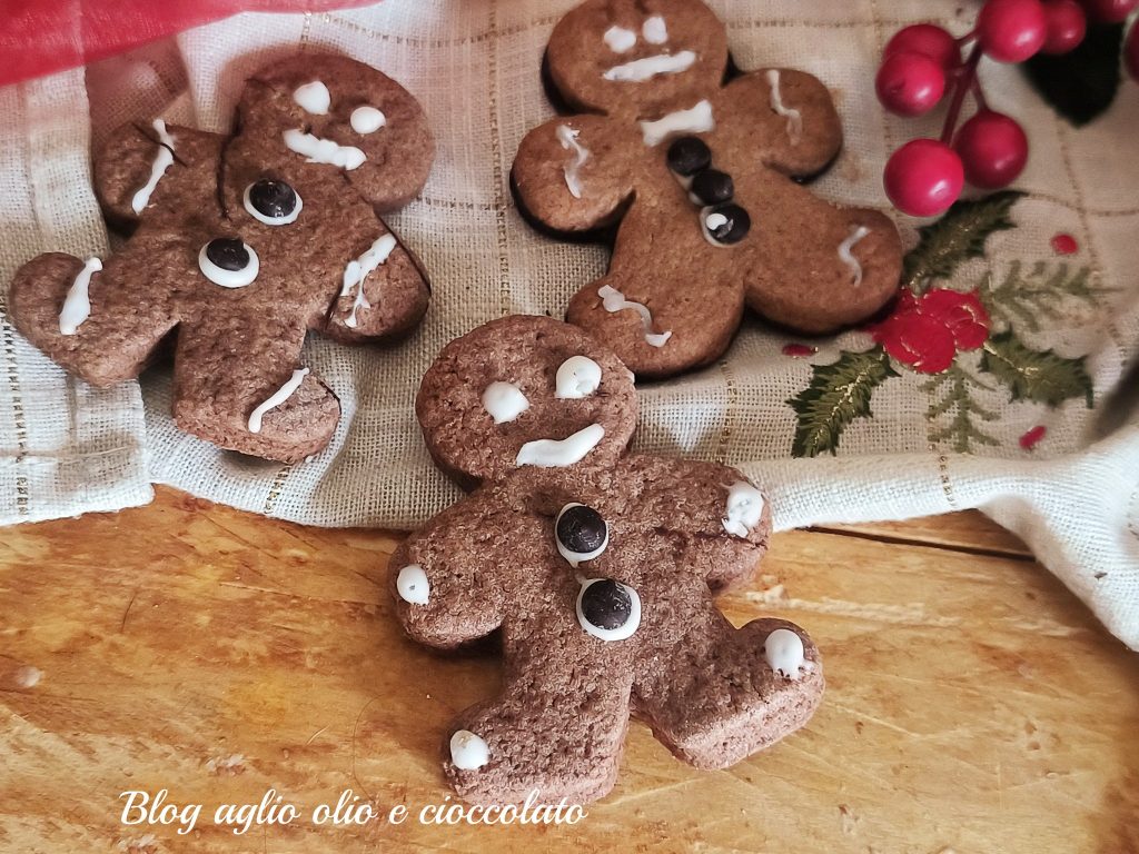 Biscuits Gingerbread faits maison les bonhommes en pain d'épices de Noël