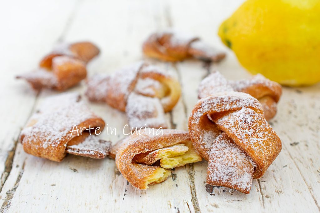 Bugnes nouées au citron