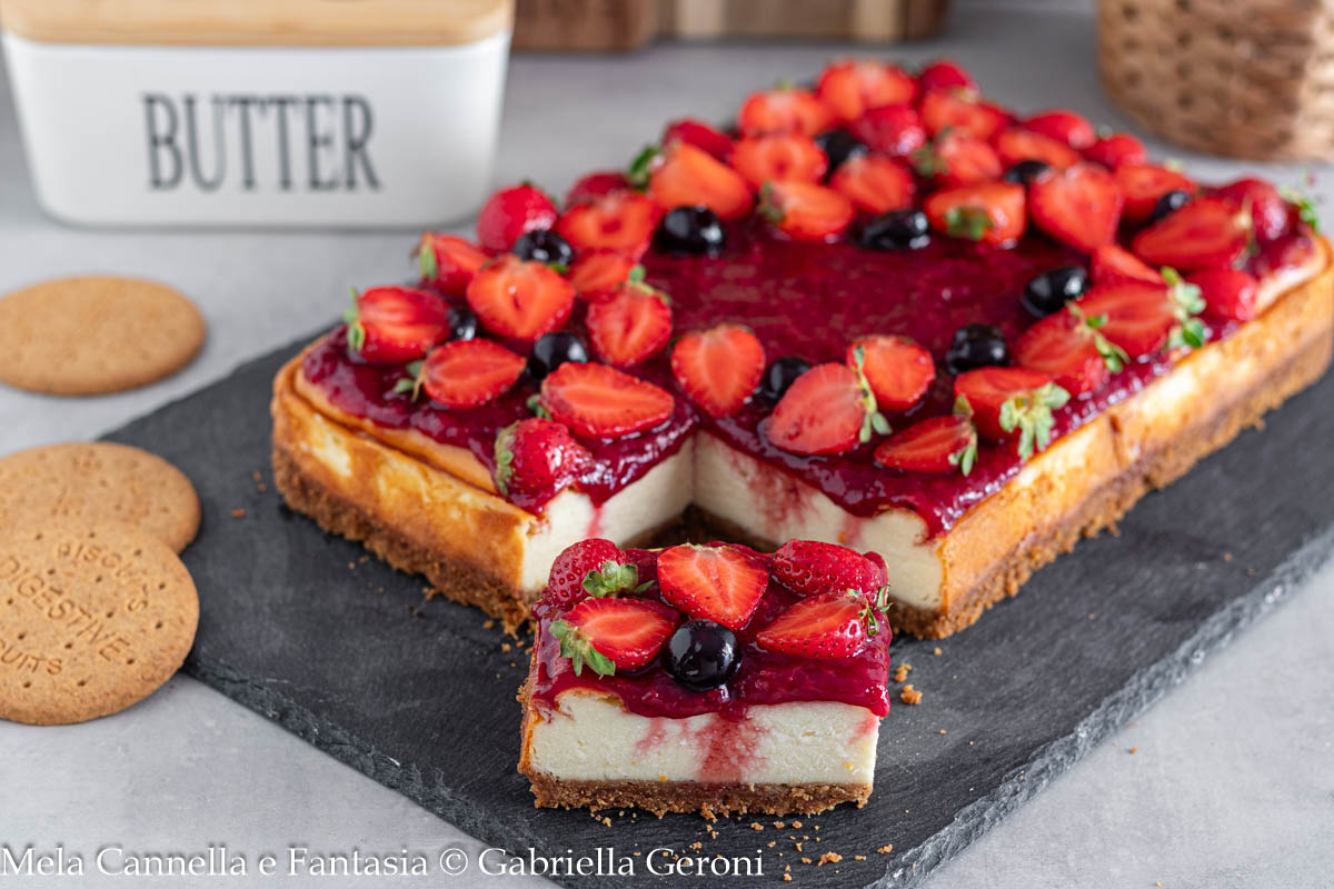 Cheesecake cuite aux fraises et griottes