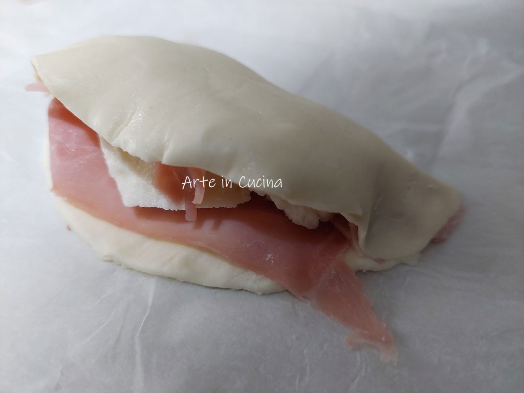 Coquilles de pâte feuilletée au jambon