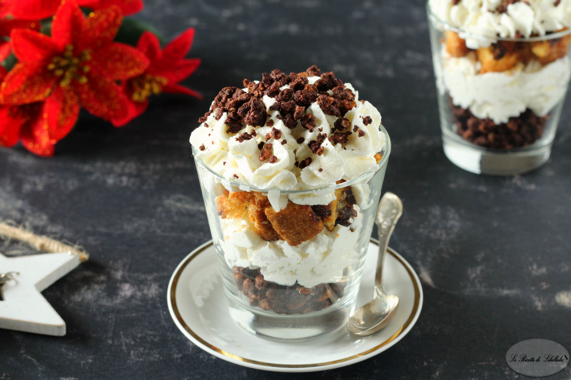 Coupe avec panettone et crumble au cacao