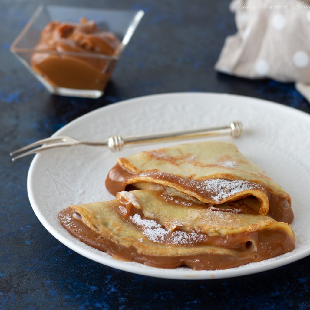 crêpes sucrées avec crème caramel