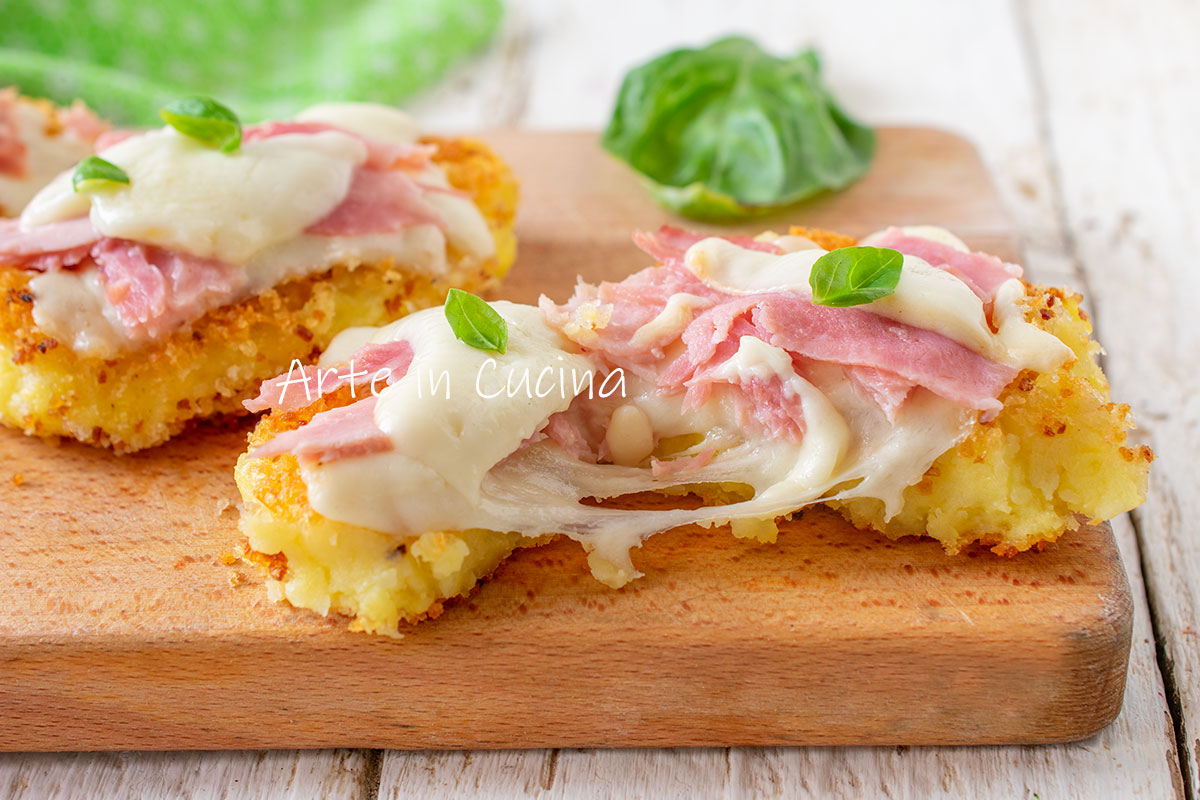 Crostini de pommes de terre avec jambon et provola