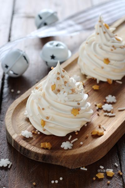 cuisez au four statique pendant 2 heures et laissez refroidir à four éteint et porte légèrement ouverte