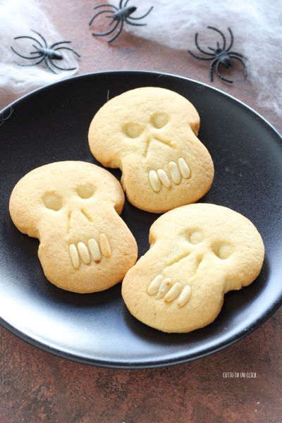 cuisez les biscuits au four ventilé 175°C pendant 20 minutes et laissez refroidir avant de les déguster