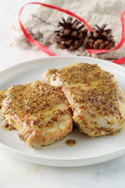 faites imprégner la viande dans la sauce et servez