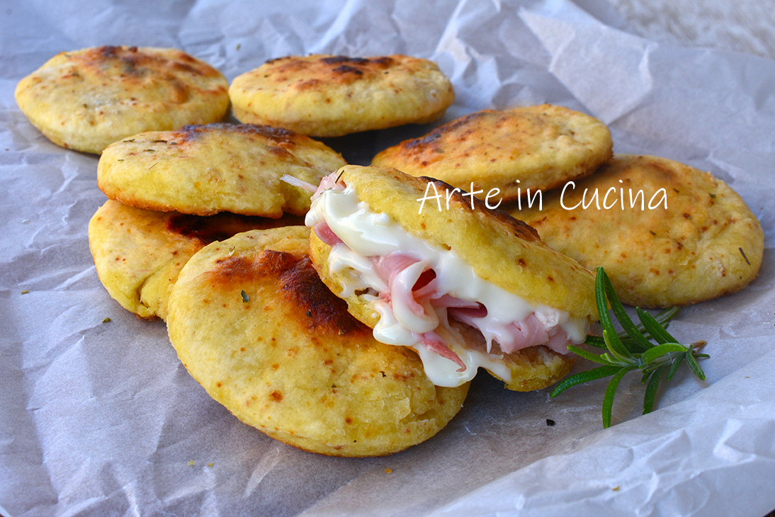Focaccines moelleuses aux pommes de terre avec stracchino