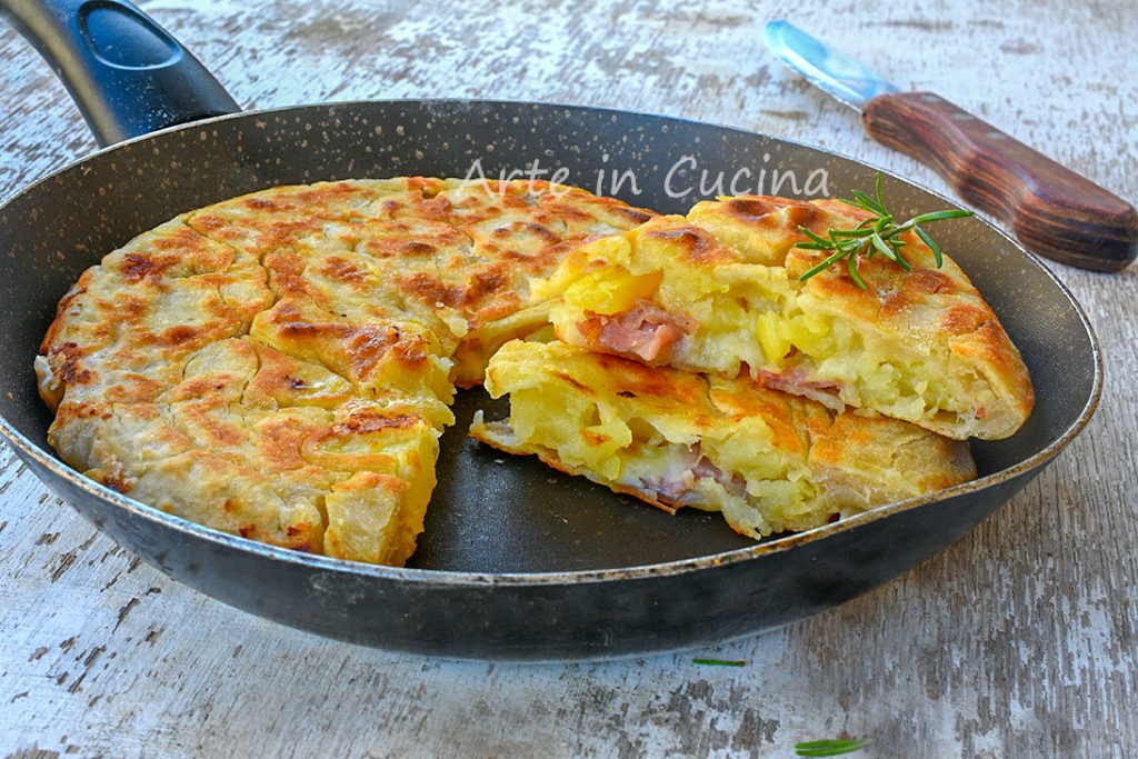 Fougasse avec pommes de terre et speck à la poêle