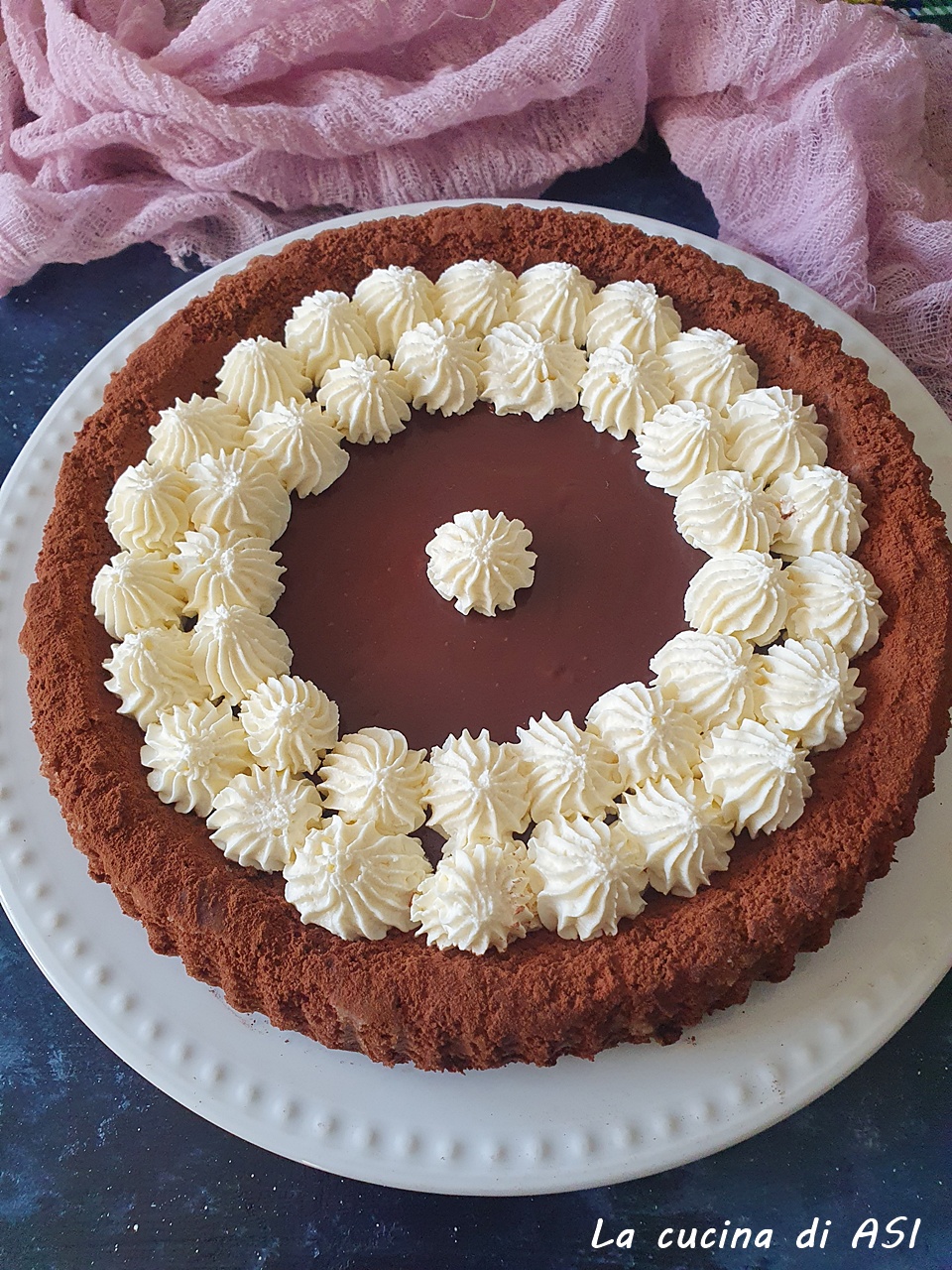 Gâteau astucieux au cacao avec crème au mascarpone