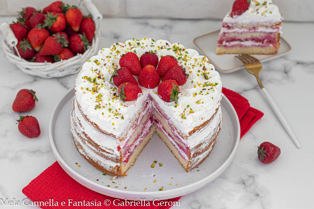 Gâteau crème et fraises sans génoise
