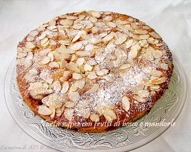 Gâteau aux amandes et fruits rouges