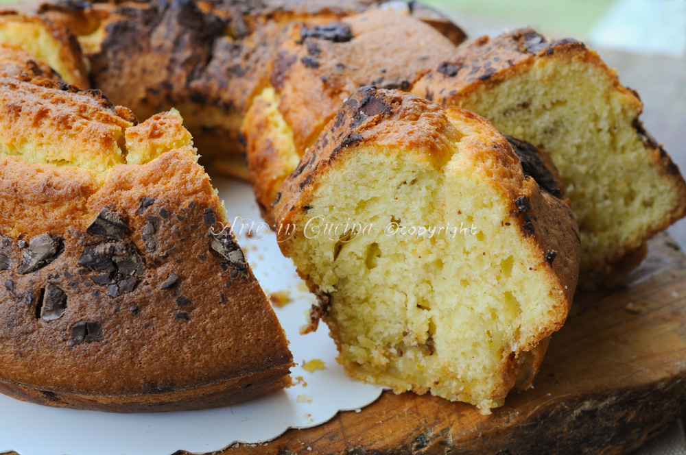 Gâteau à l'orange avec crème et chocolat