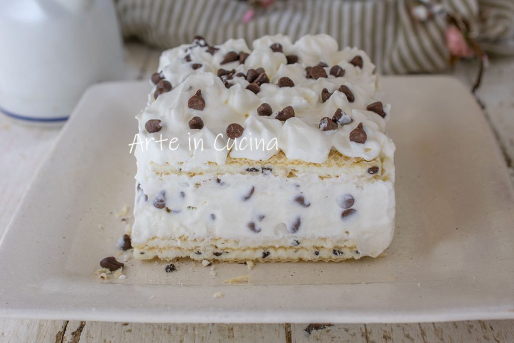 Gâteau stracciatella avec des gaufrettes