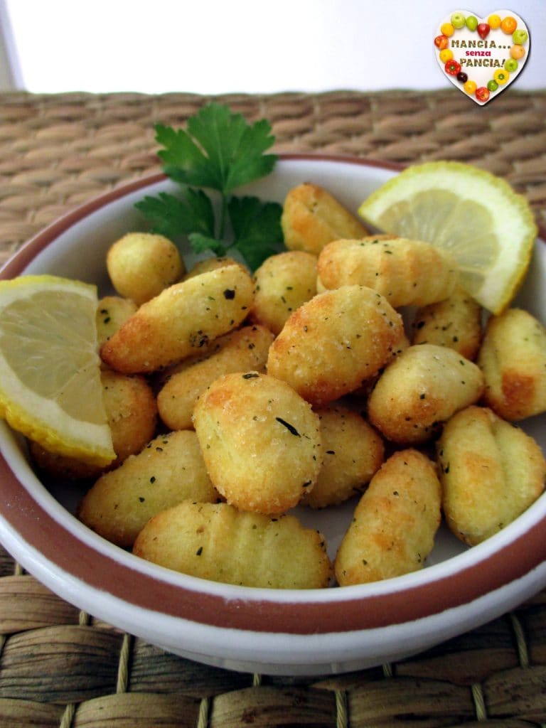 Gnocchi de pommes de terre frits dans la friteuse à air, Mange sans Ventre