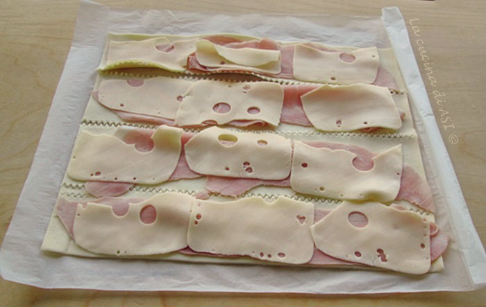 rouleau de pâte feuilletée garni