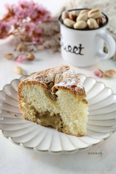 laissez refroidir le gâteau avant de le démouler et de le couper en tranches