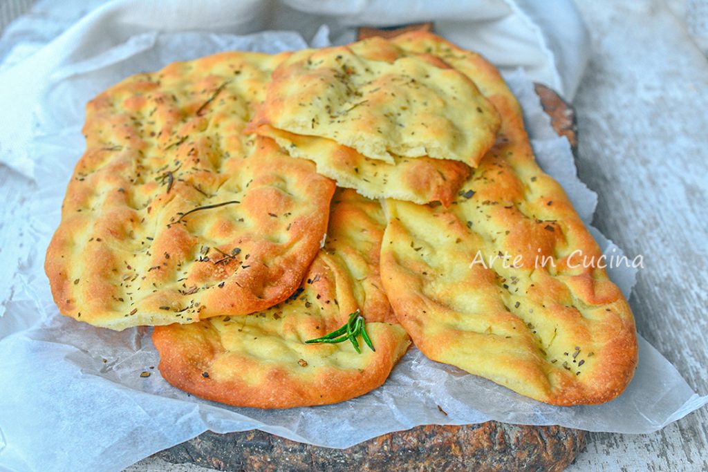 Langues de belle-mère au romarin croustillantes