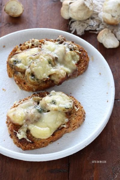 mettez les crostini dans la friteuse jusqu'à ce que le fromage soit fondu