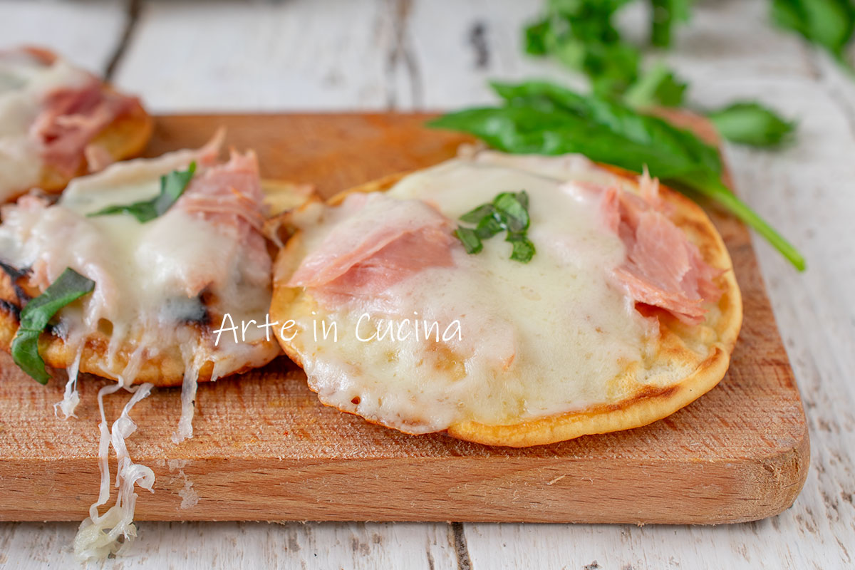 Pizzettes très moelleuses à la poêle