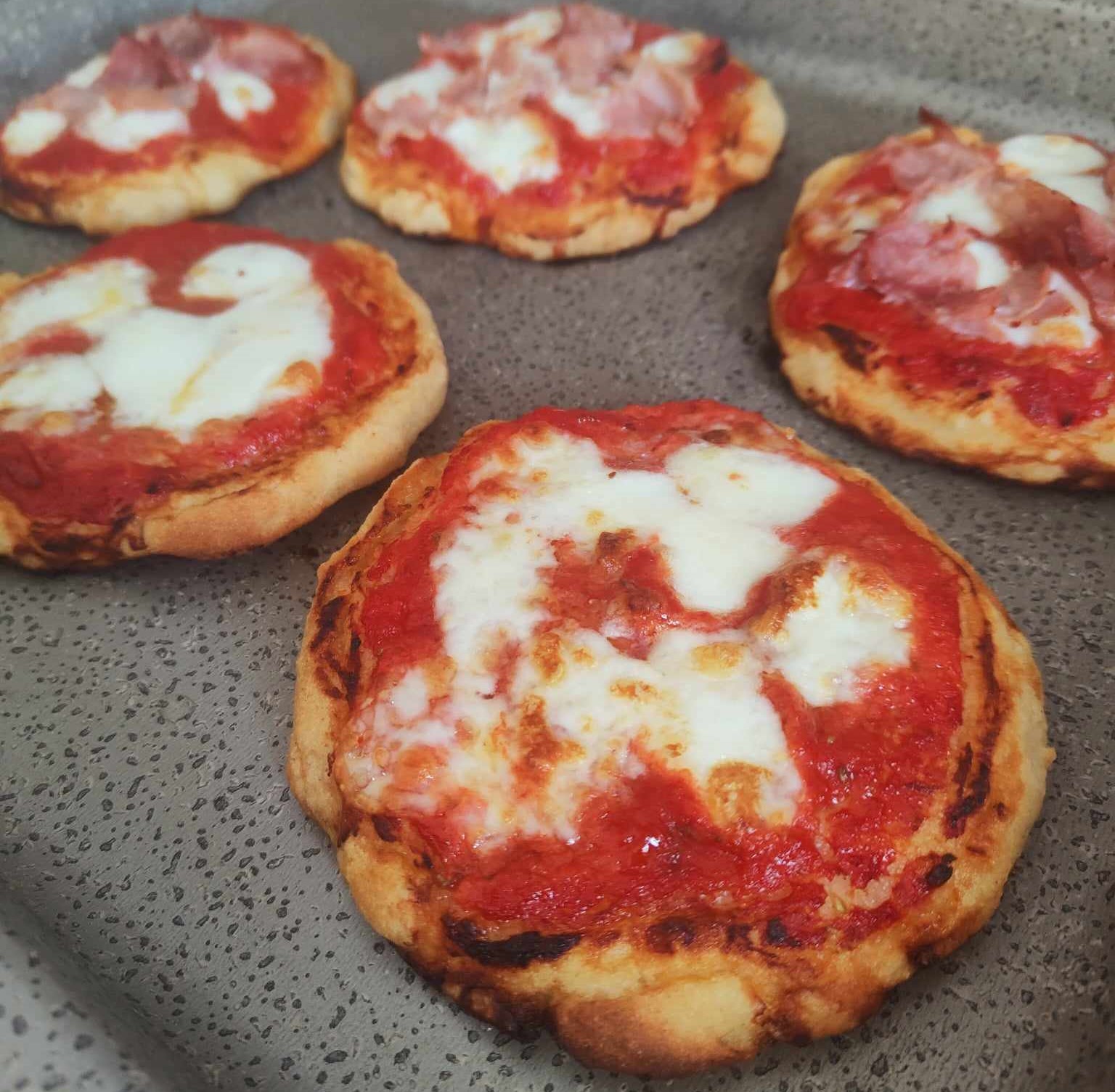 MINI-PIZZAS SANS GLUTEN hautes et croustillantes comme au bar