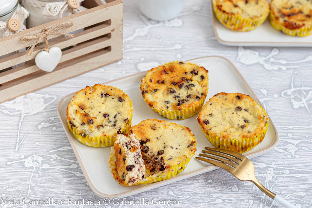 Muffins à la ricotta sans farine et sans levure avec des pépites de chocolat