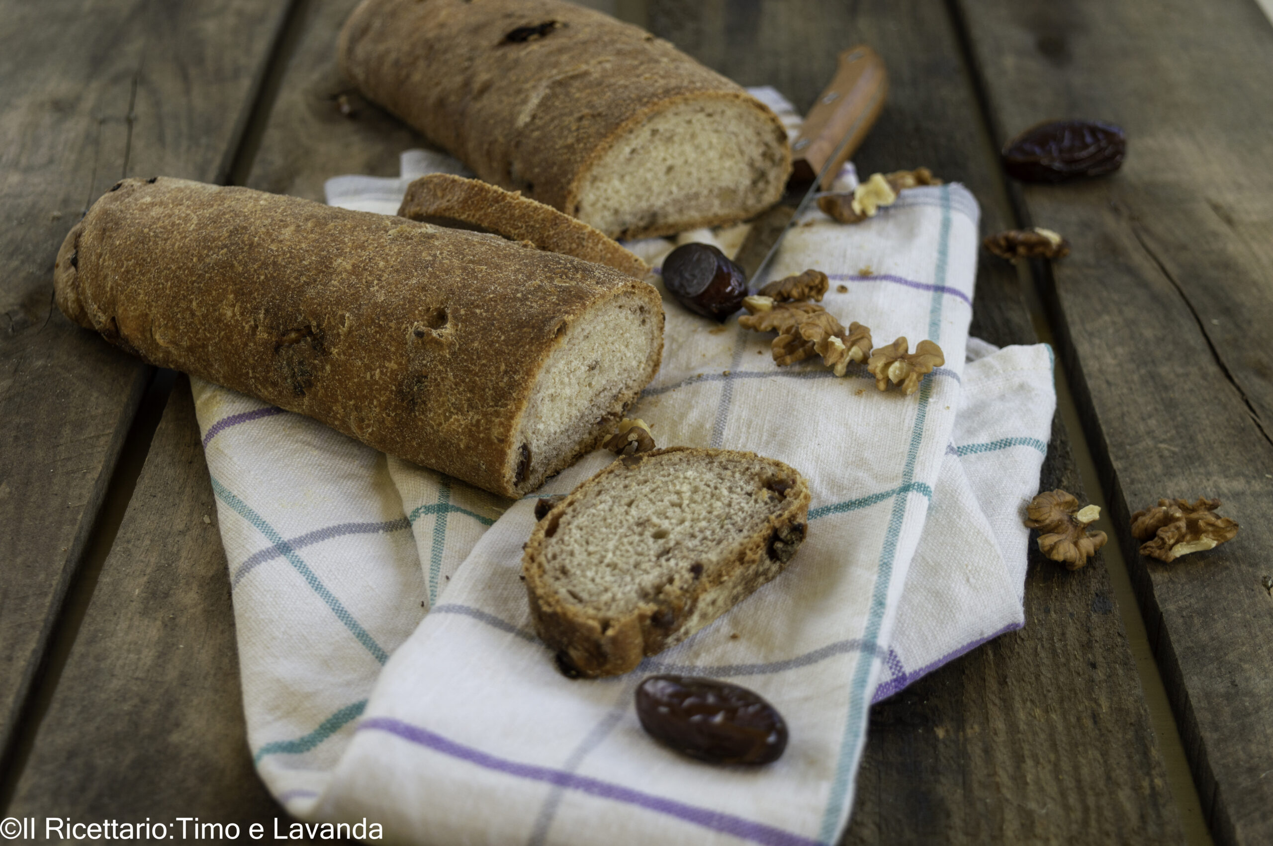 Pain aux noix et dattes
