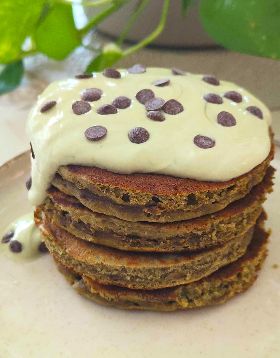PANCAKES À L&rsquo;AVOINE, BANANE ET MATCHA : Petit Déjeuner Sain et Énergisant