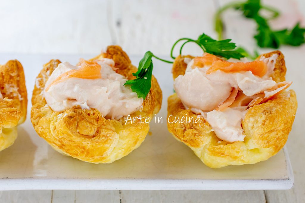 Paniers de pâte feuilletée avec crème de saumon