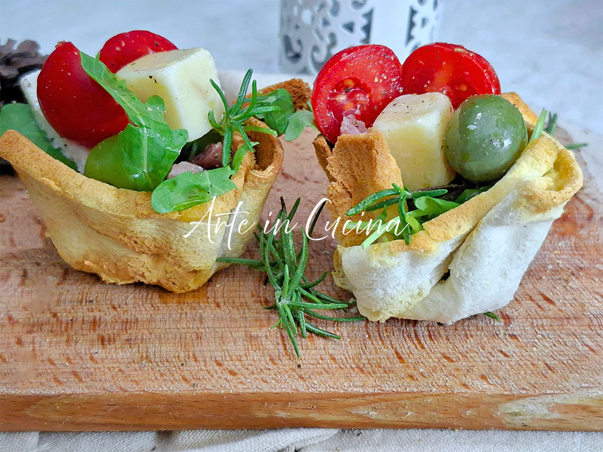 PANIER de PAIN DE MIE avec charcuterie et fromages