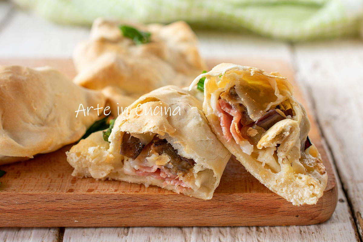 Panzerotti aux aubergines et speck