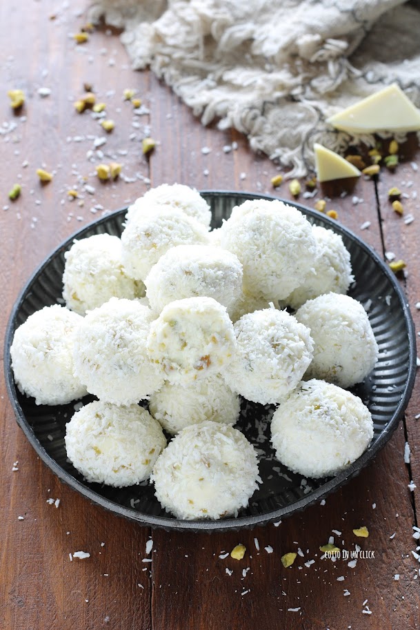 passez les truffes dans la noix de coco râpée et servez