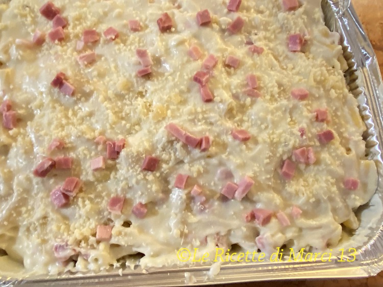 Pâtes au four blanches farcies