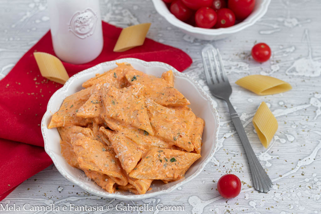 Pâtes à la ricotta et aux tomates cerises ultra crémeuses