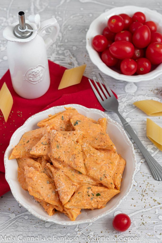pâtes à la ricotta et aux tomates cerises
