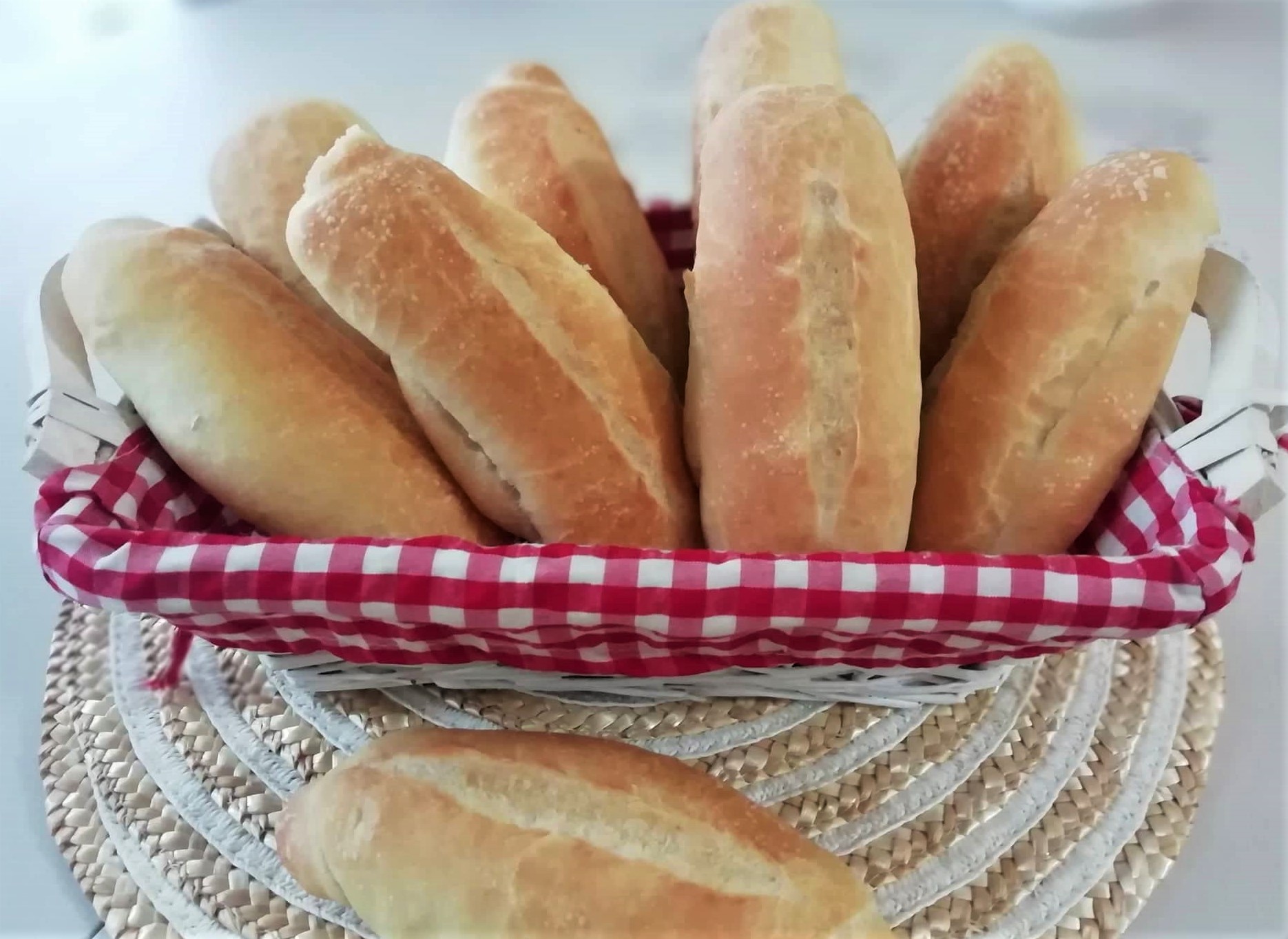 PETITS PAINS À L&rsquo;HUILE ENROULÉS moelleux et savoureux