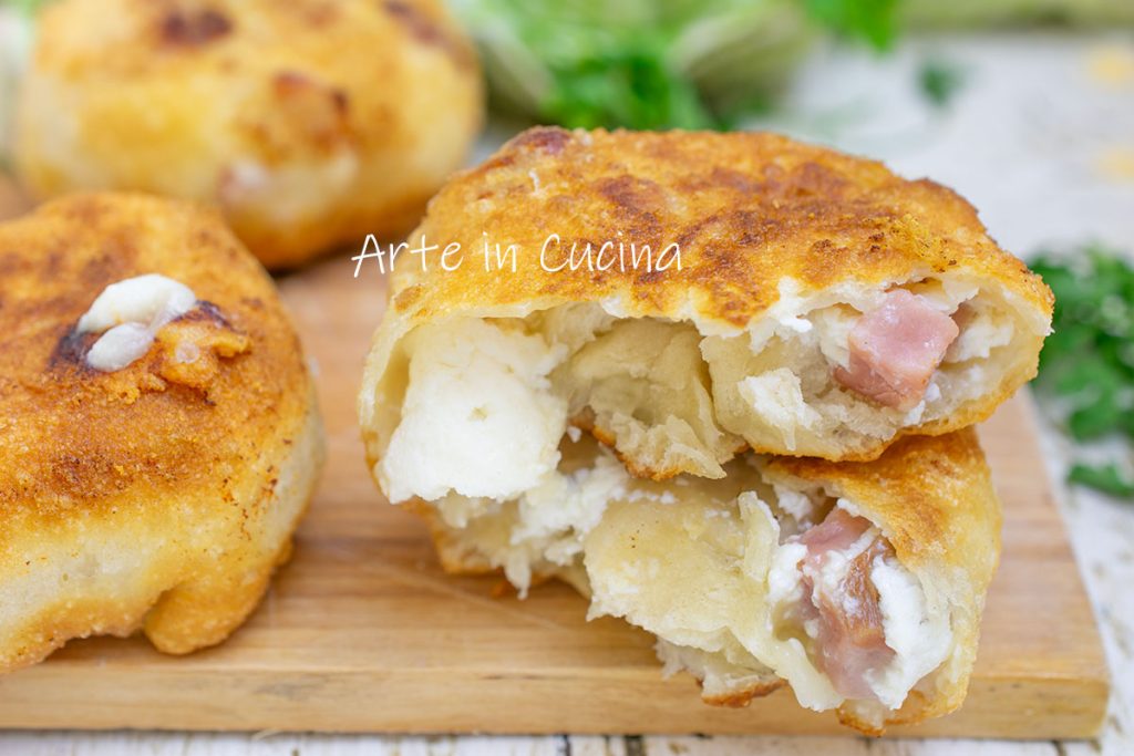 PETITS PAINS FRITS farcis de ricotta et charcuteries