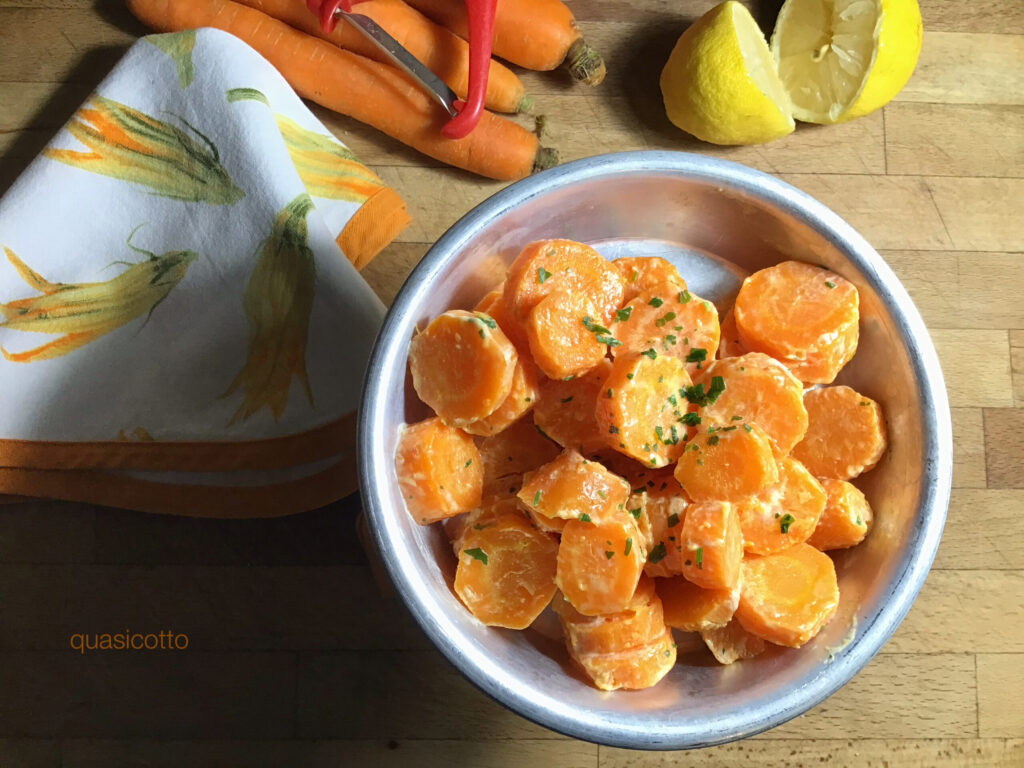 Salade savoureuse de carottes bouillies