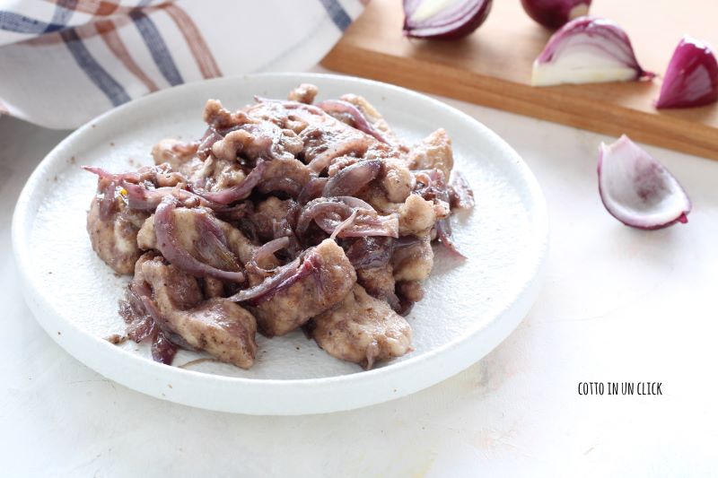 émincé de poulet aux oignons