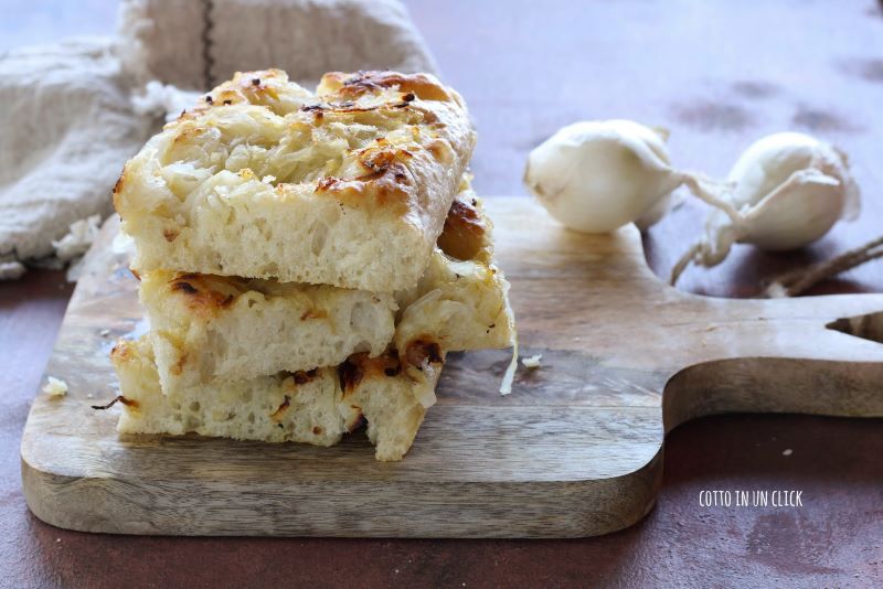 focaccia aux oignons sans pétrissage, très moelleuse