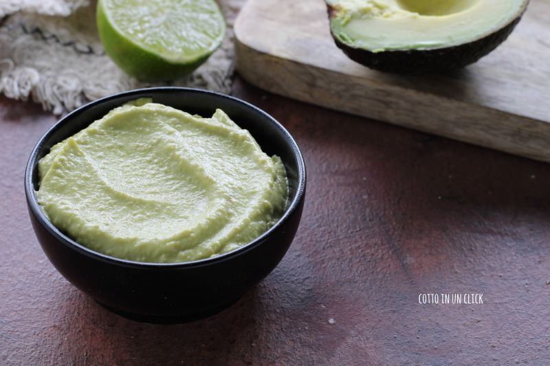 mayonnaise d'avocat rapide et sans œufs