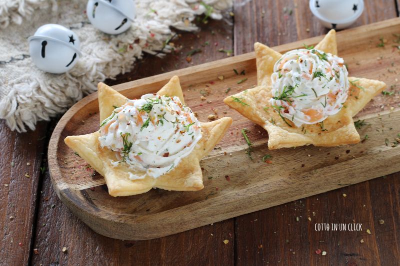 Paniers en pâte feuilletée de Noël farcis salés