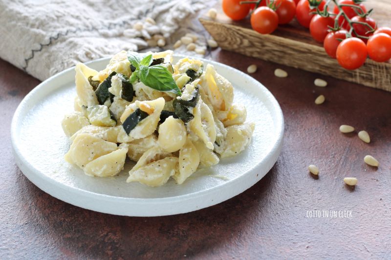 pâtes avec feta et courgettes au four, crémeuses et rapides