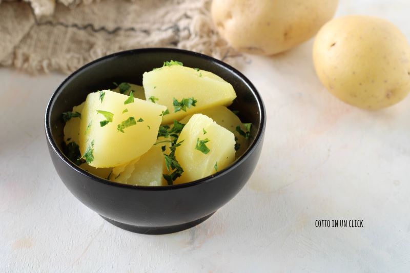 pommes de terre à la vapeur en cocotte-minute