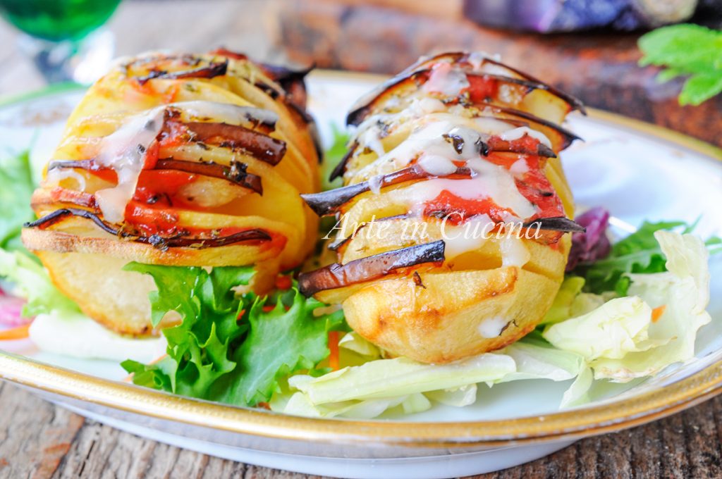 Pommes de terre en accordéon avec aubergines et fromage vickyart art en cuisine