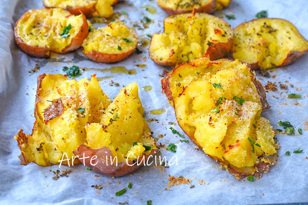 Pommes de terre écrasées au four gratinées
