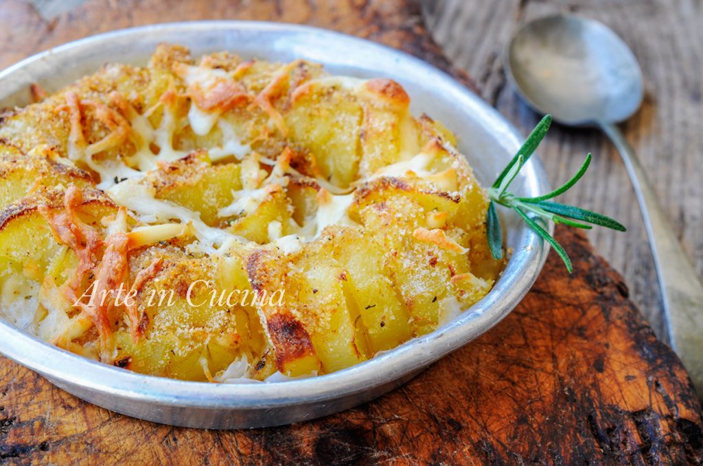 gâteau de pommes de terre et provola gratiné au four recette facile vickyart art en cuisine