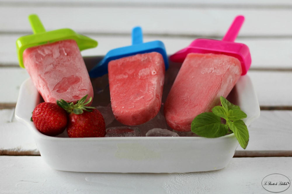 Popsicles au yaourt et aux fraises