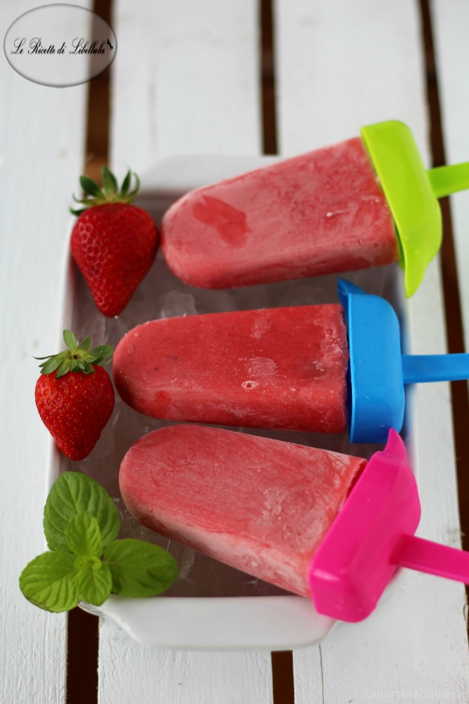 Popsicles au yaourt et aux fraises