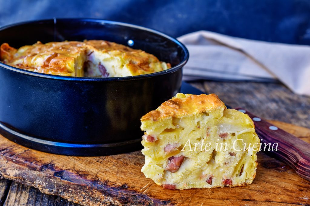 Quiche moelleuse aux pommes de terre rustique avec charcuterie